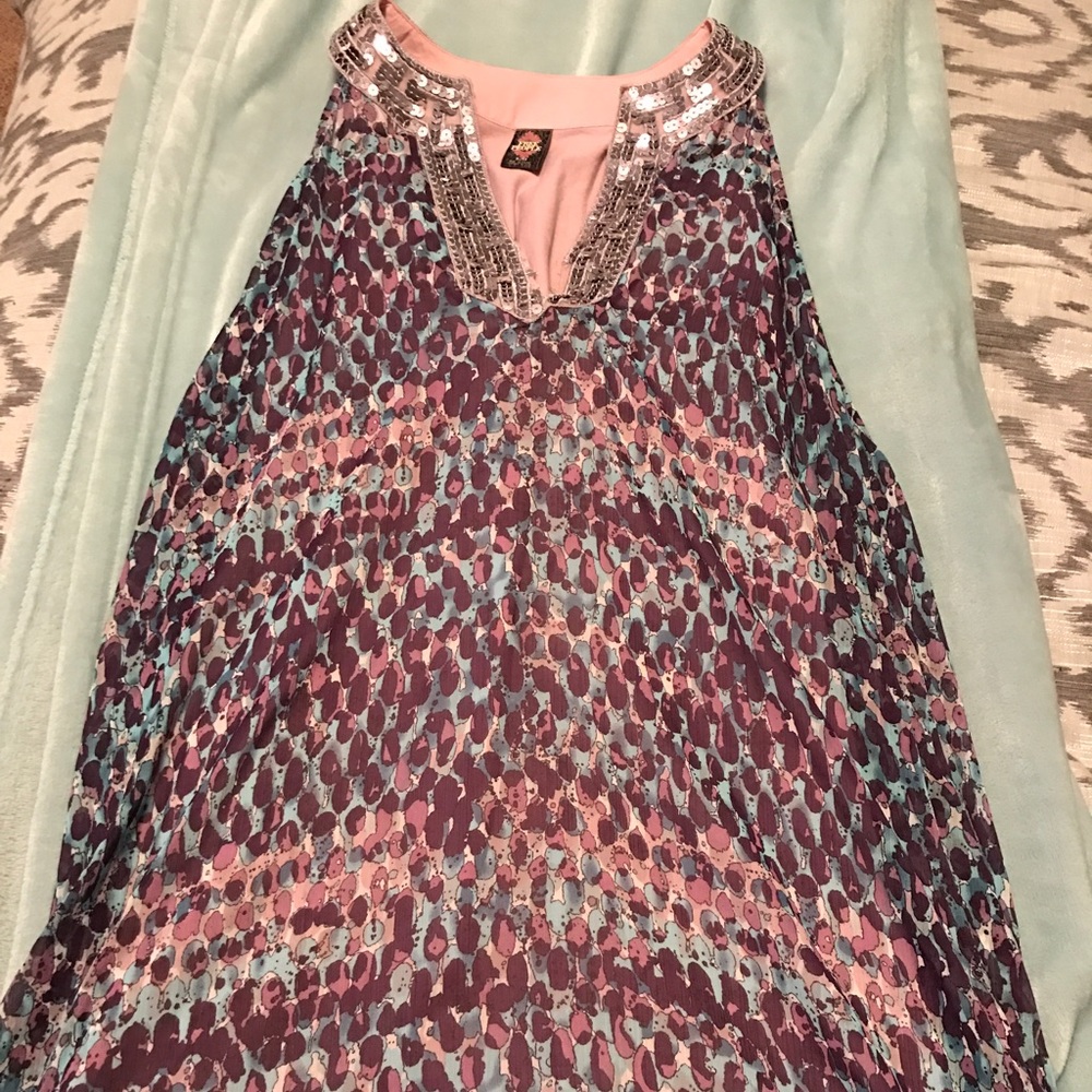 Free people tunic/dress Bohemian Vibes Has a sequence V neck. Cheetah Print Sz L